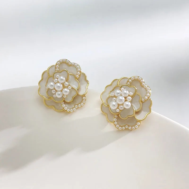 Decent white flower earrings